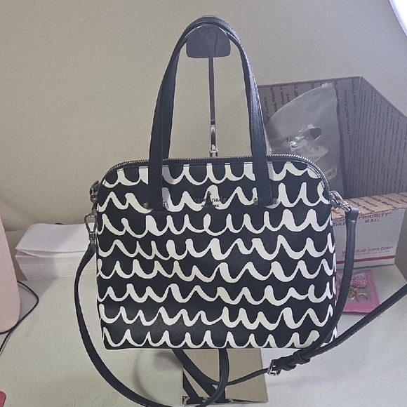 kate spade Handbags - Kate Spade Black and White Wave Pattern Handbag